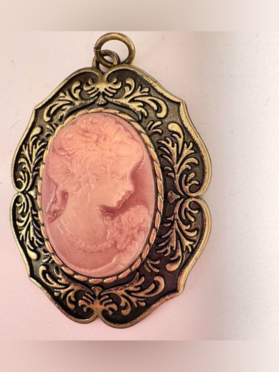 Jewelry - Antique-Style Pink Cameo style Pendant Necklace
